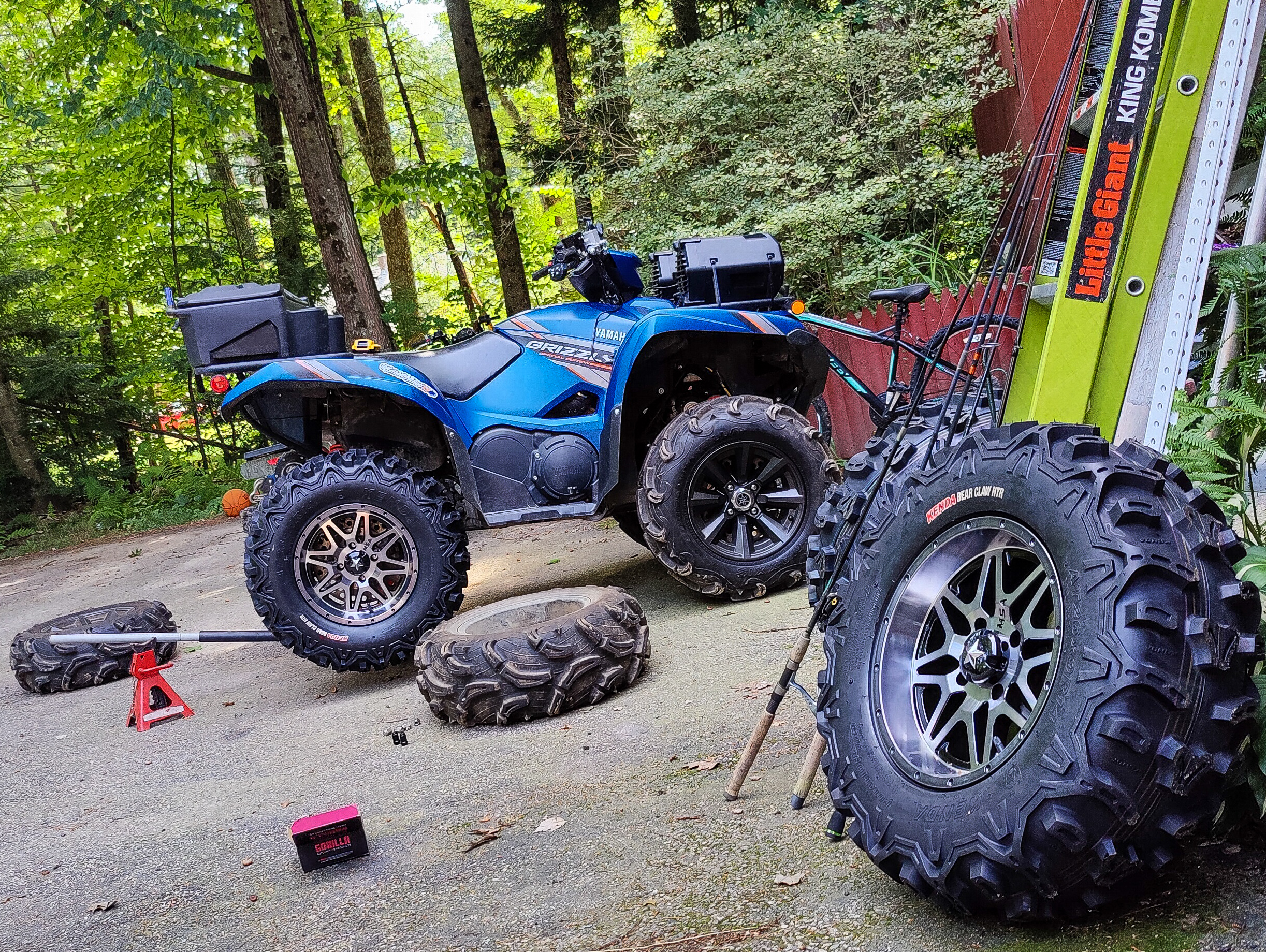 Mounting MSA Vibe wheels & Kenda Bear Claw HTR offroad tires on Yamaha Grizzly 700 SE